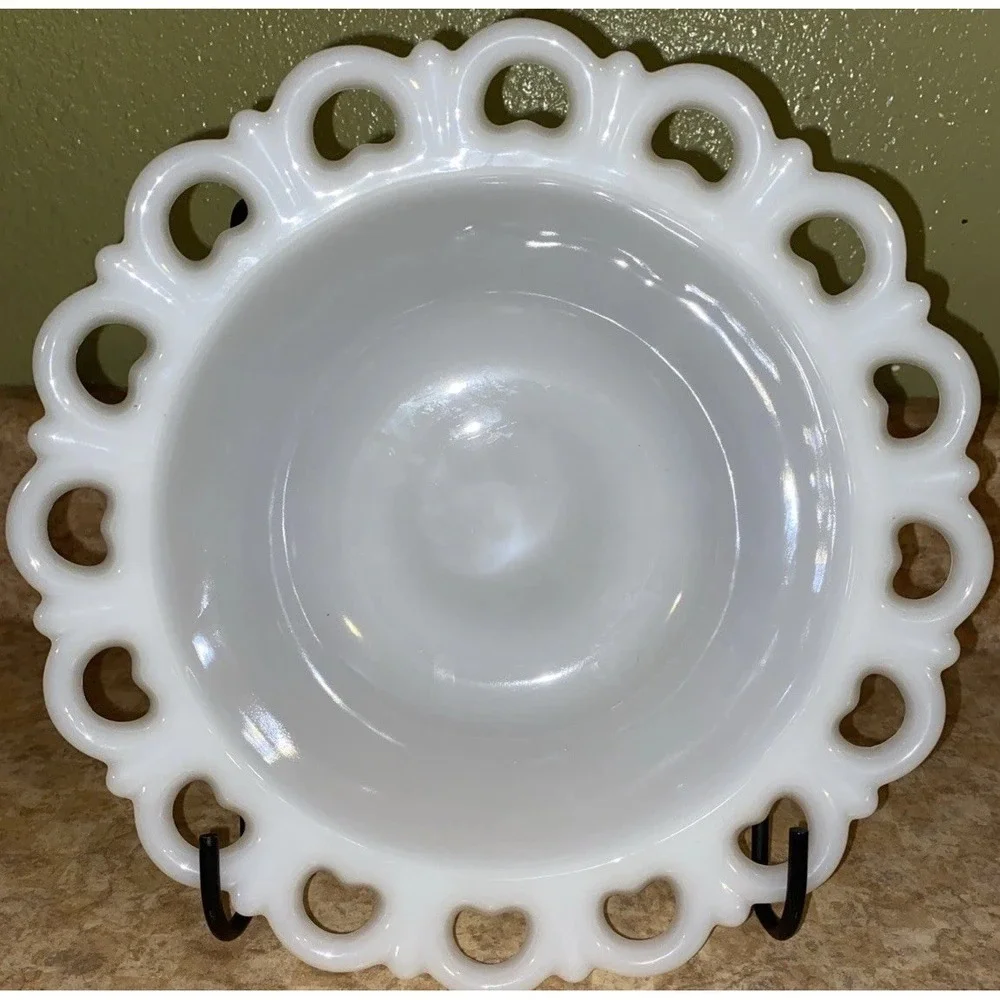 Vintage‎ Westmoreland Old Colony Milk Glass 9.5